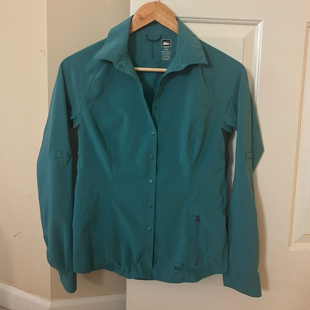 REI long sleeve button down shirt, XS